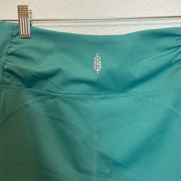 Free People FP Movement Teal Cropped Leggings Size Large - Picture 3 of 7